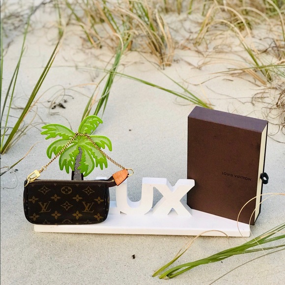 LUX ISLAND | LOUIS VUITTON Mini Pochette - Picture 2 of 16